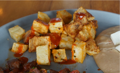 Papas doradas con salsa picosita